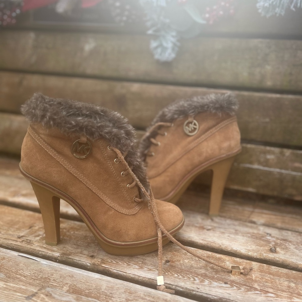 Michael Kors suede leather tan ankle boots with faux fur lining